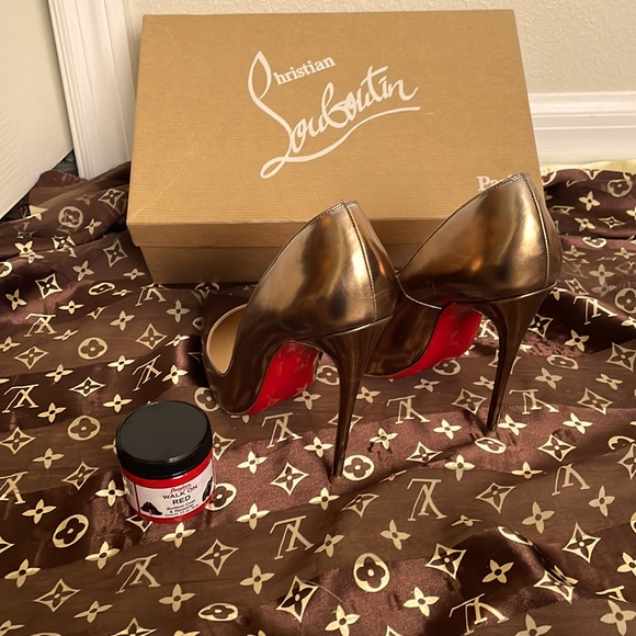 Christian Louboutin Gold Metallic Heels 37. 1/2 - Picture 2 of 4